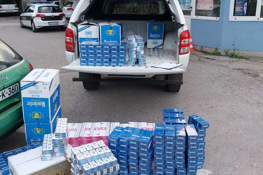Hercegovina: Pali s cigaretama i rezanim duhanom