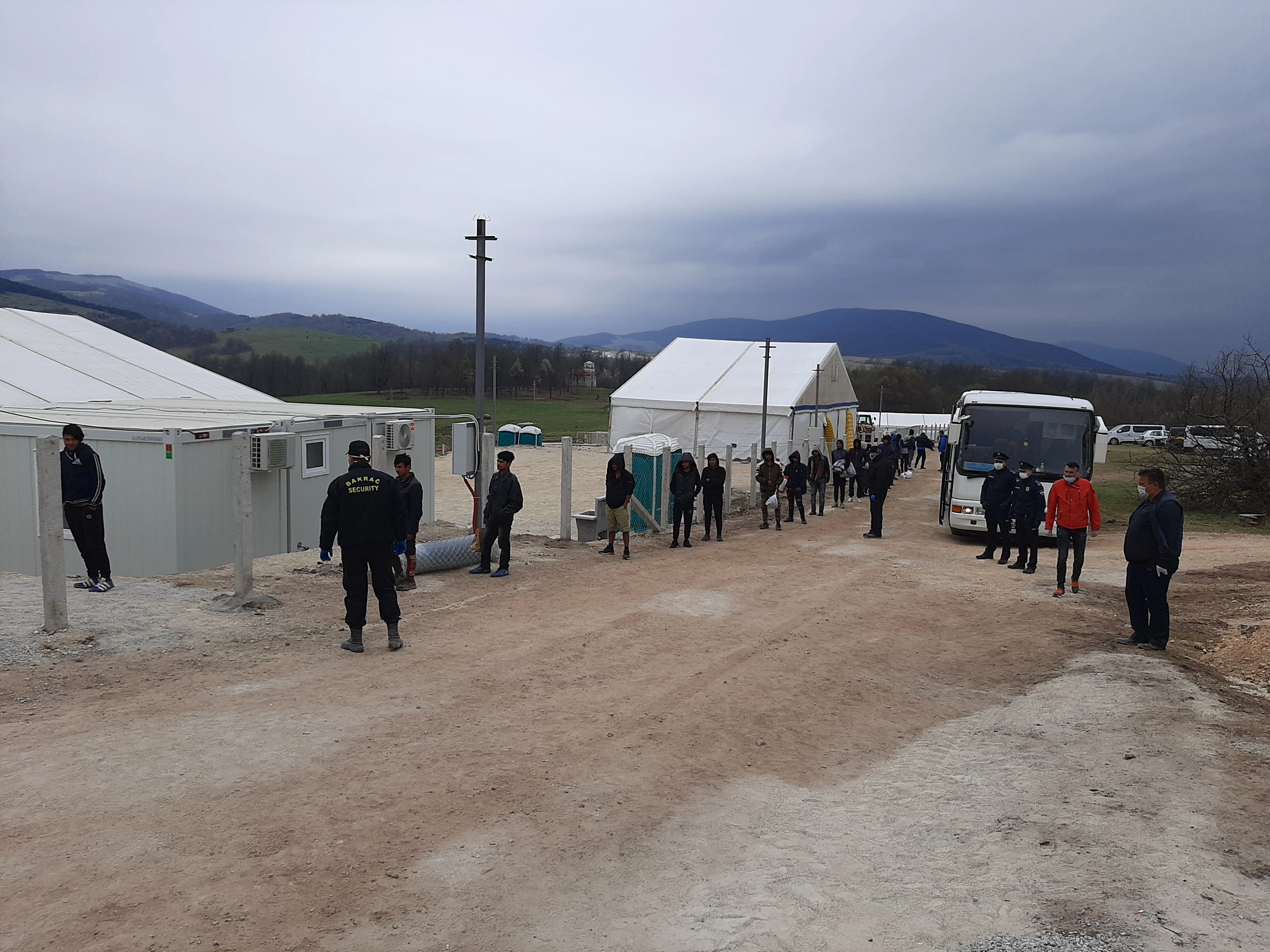 Devet tisuća migranata čeka na granici sa BiH