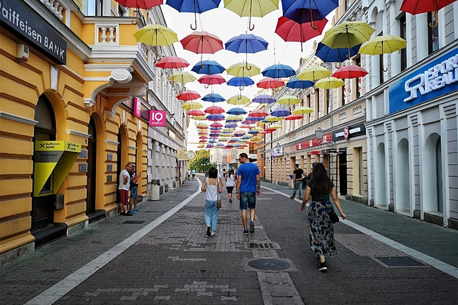 Nošenje maski nije više obveza na otvorenom u RS-u