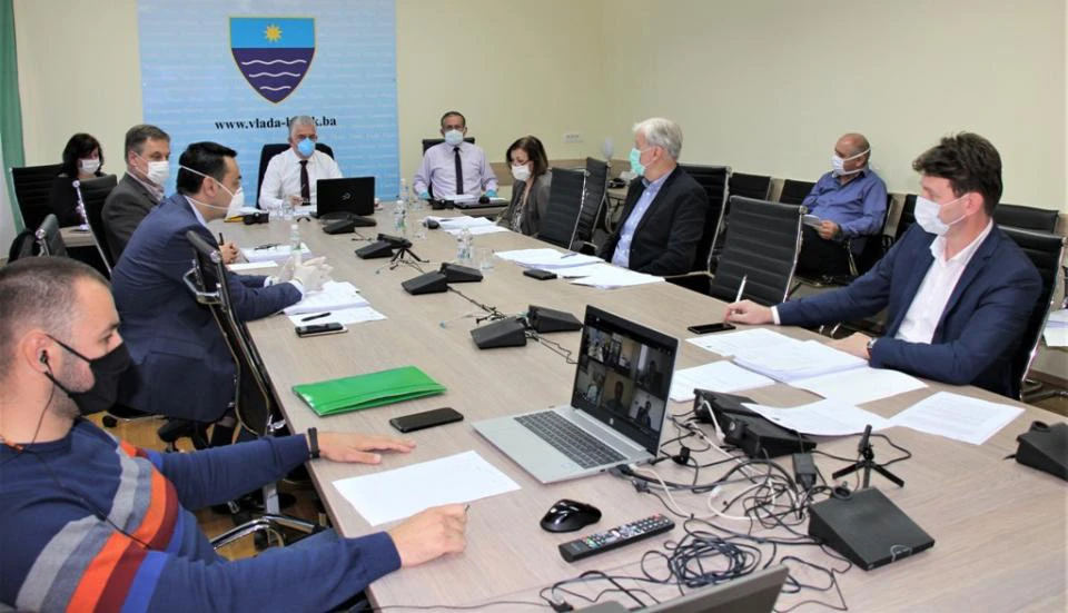 Najbolji korona-zakon: Dužnosnicima umanjene plaće samo za 2 mjeseca!