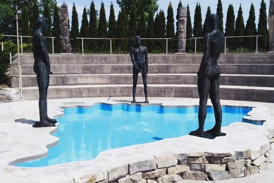 SDA želi da se sruši spomenik 'pišačima' po BiH