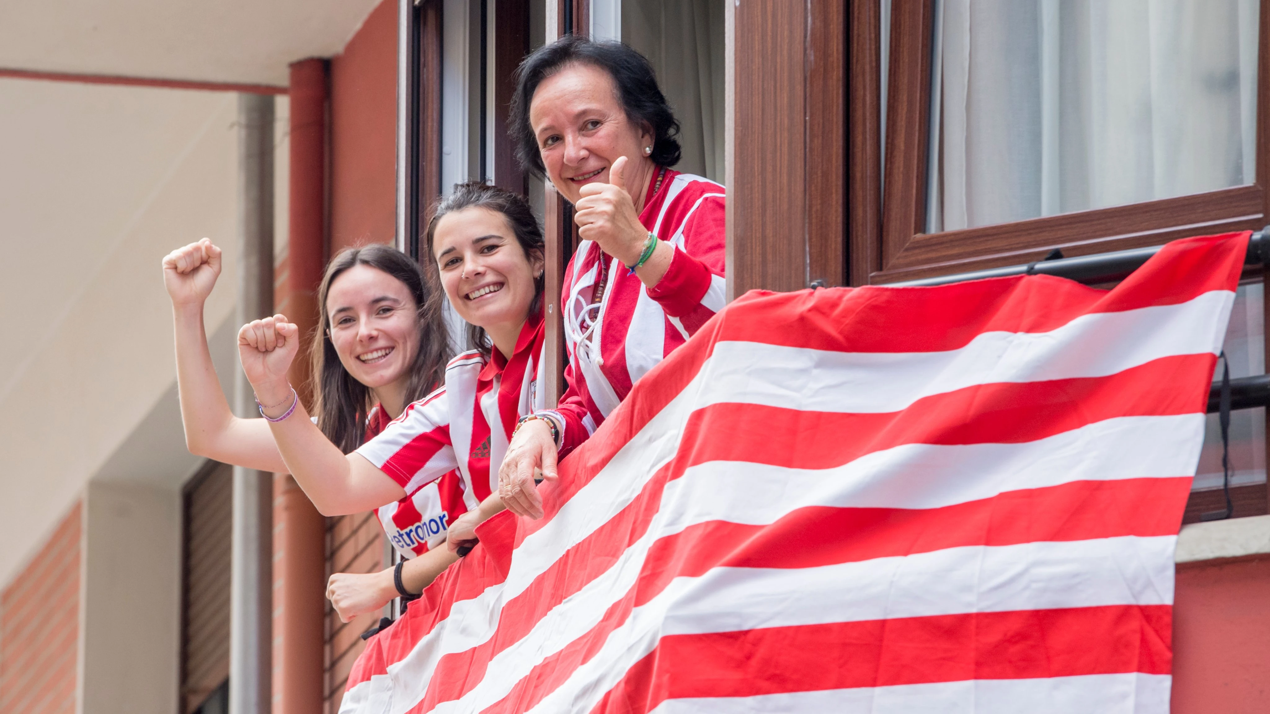 Baskijci izlaskom na balkone obilježavaju odgođeno finale Kupa kralja