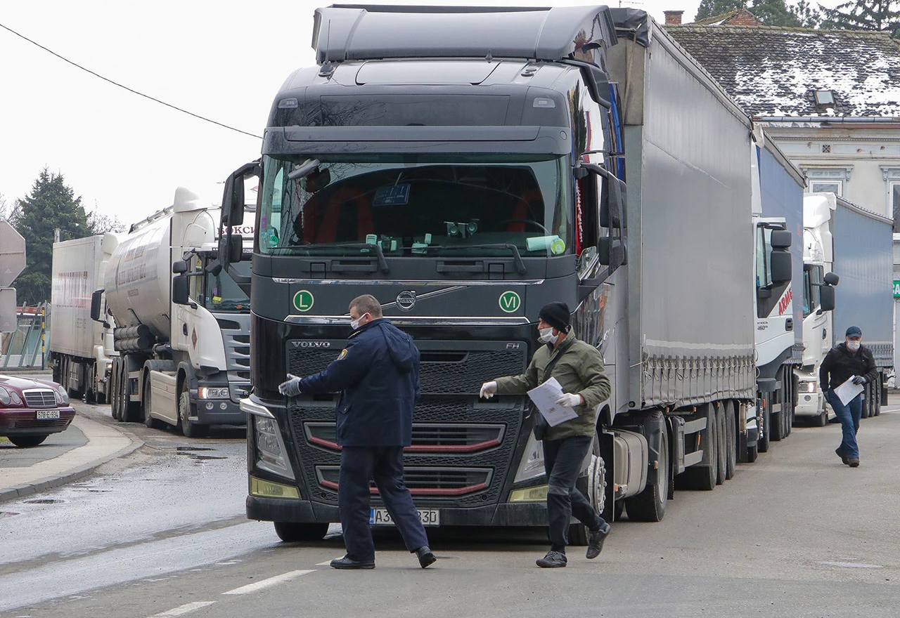 Na GP Bosanska Gradiška duga kolona teretnih vozila na izlazu iz BiH