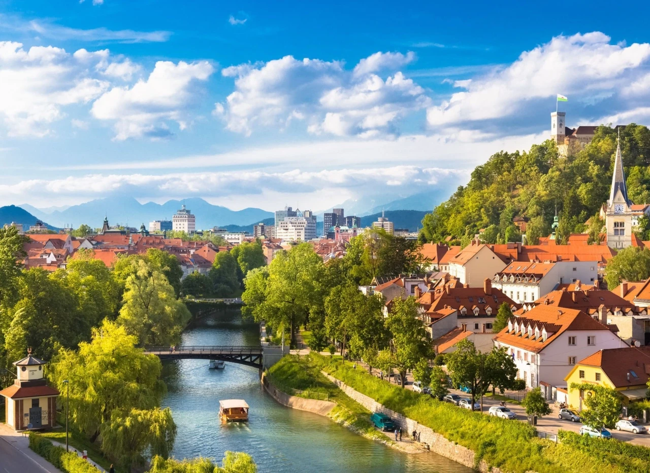 Slovenska vlada u epidemiji poručuje: "Ljetuj doma" i "kupuj domaće"