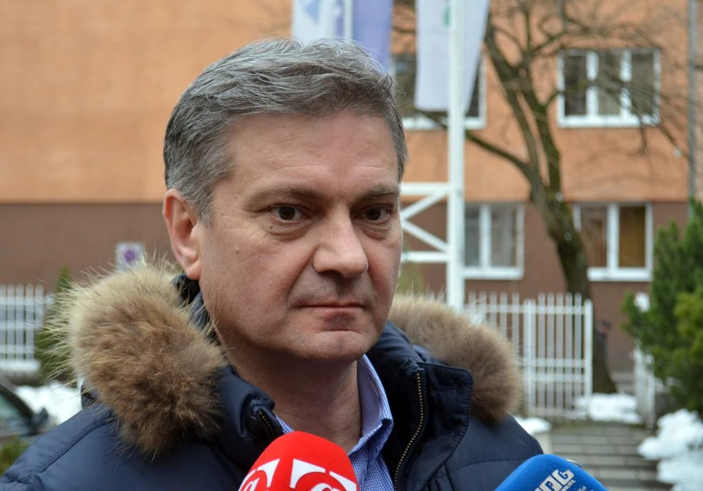 Zvizdić plaću donirao bolnici u Mostaru 