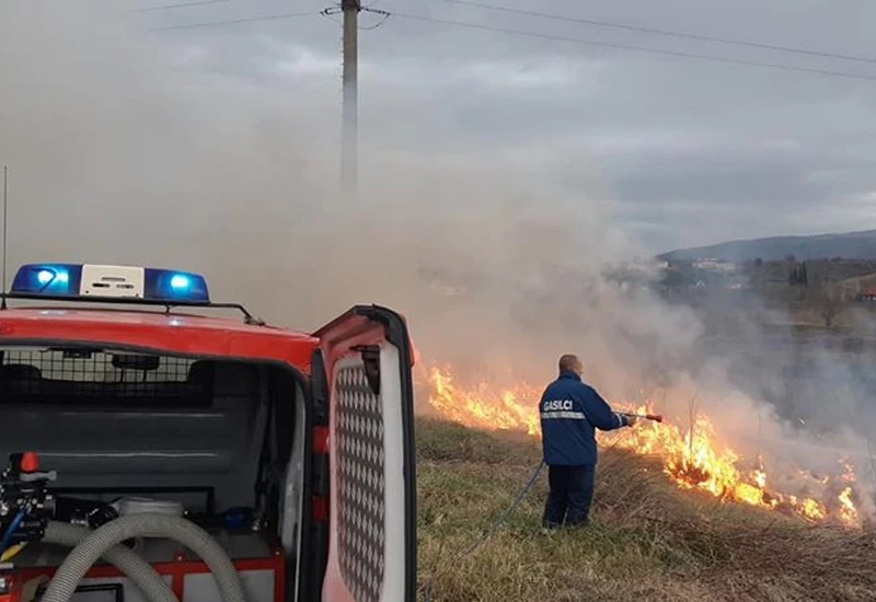 Mostar: Vatrogasci ugasili požar izazvan ljudskim faktorom