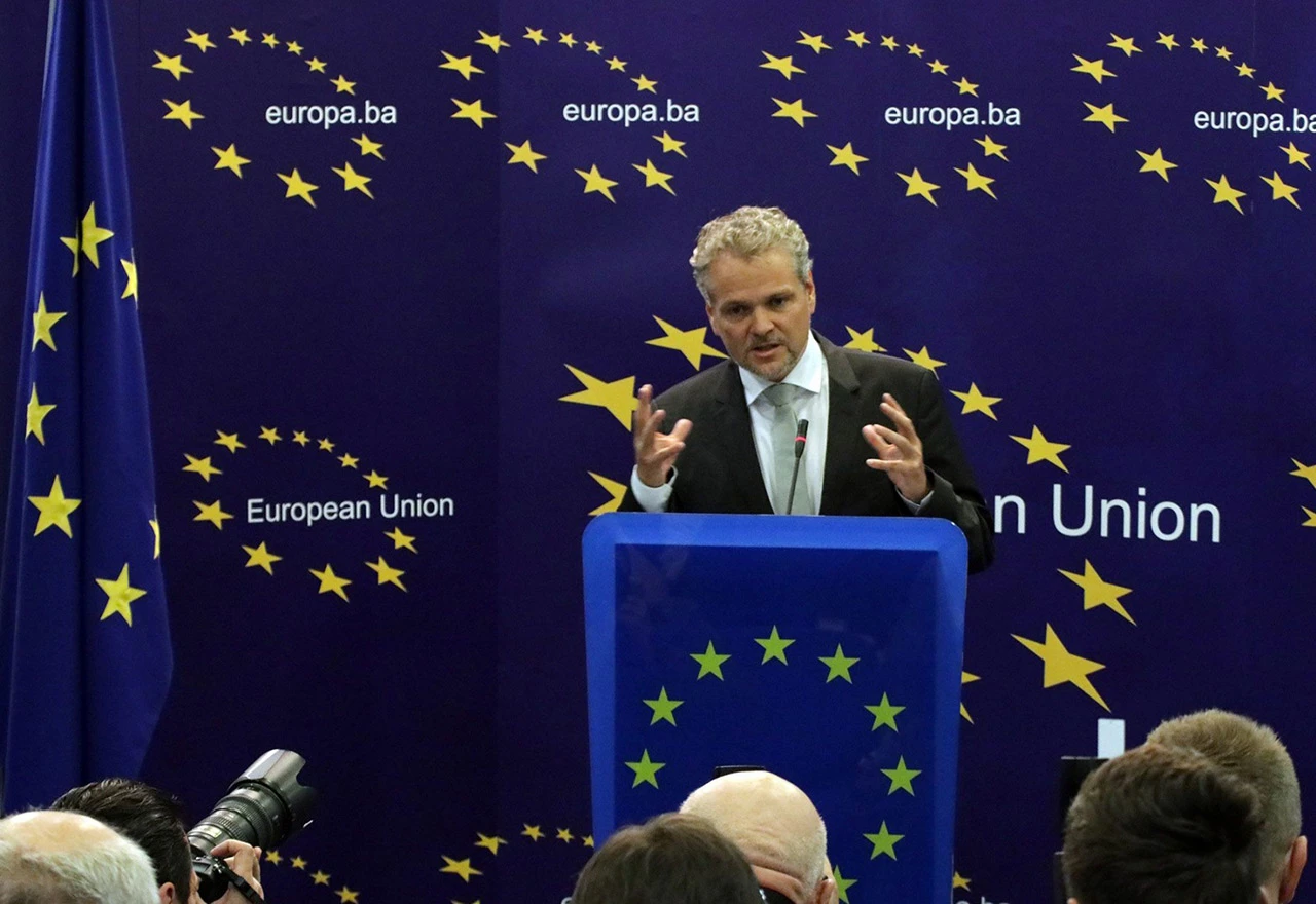 Sattler: Odluke Ustavnog suda BiH pravno obavezujuće i konačne