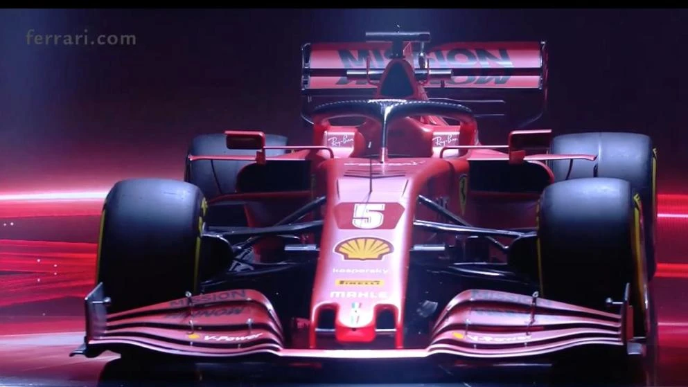 Vettel i Leclerc dobili rogove: Ferrari predstavio novi bolid
