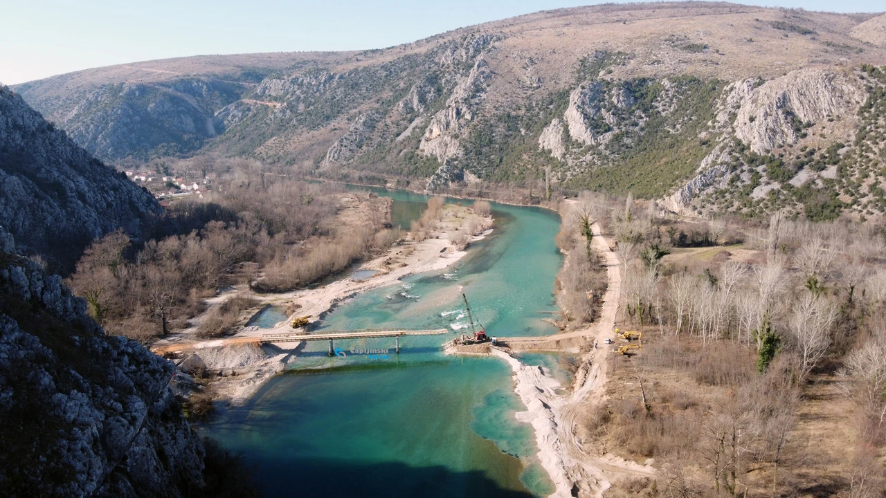 Pogledajte most preko Neretve između Počitelja i Ševaša