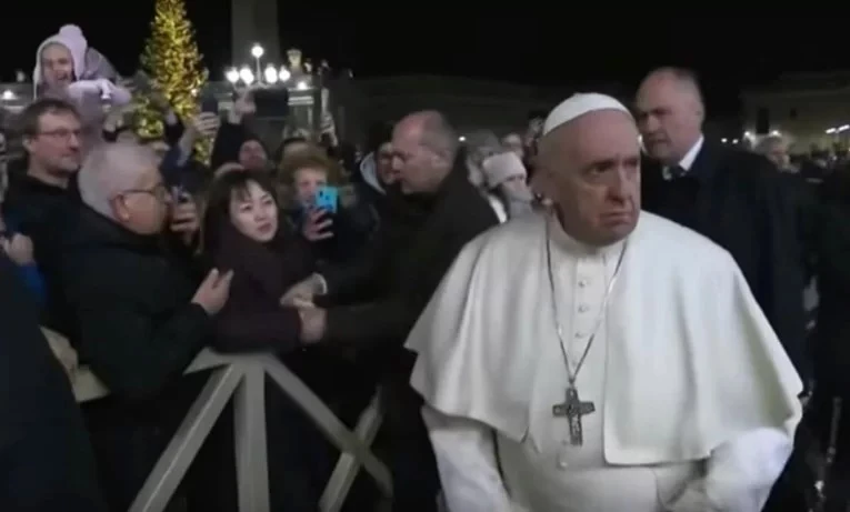 VIDEO | Papu Franju razljutila hodočasnica