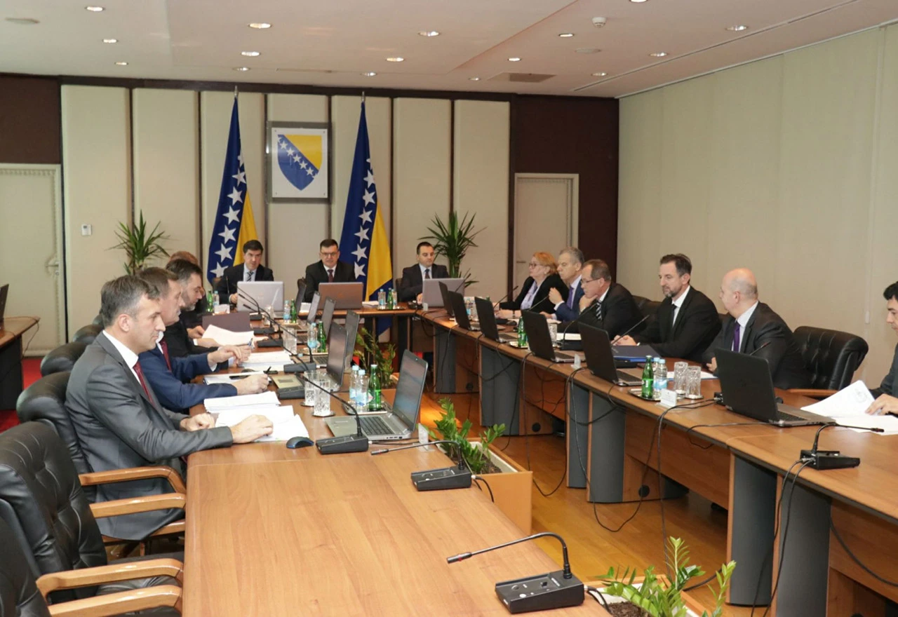 Prva sjednica i prva odluka - Kredit