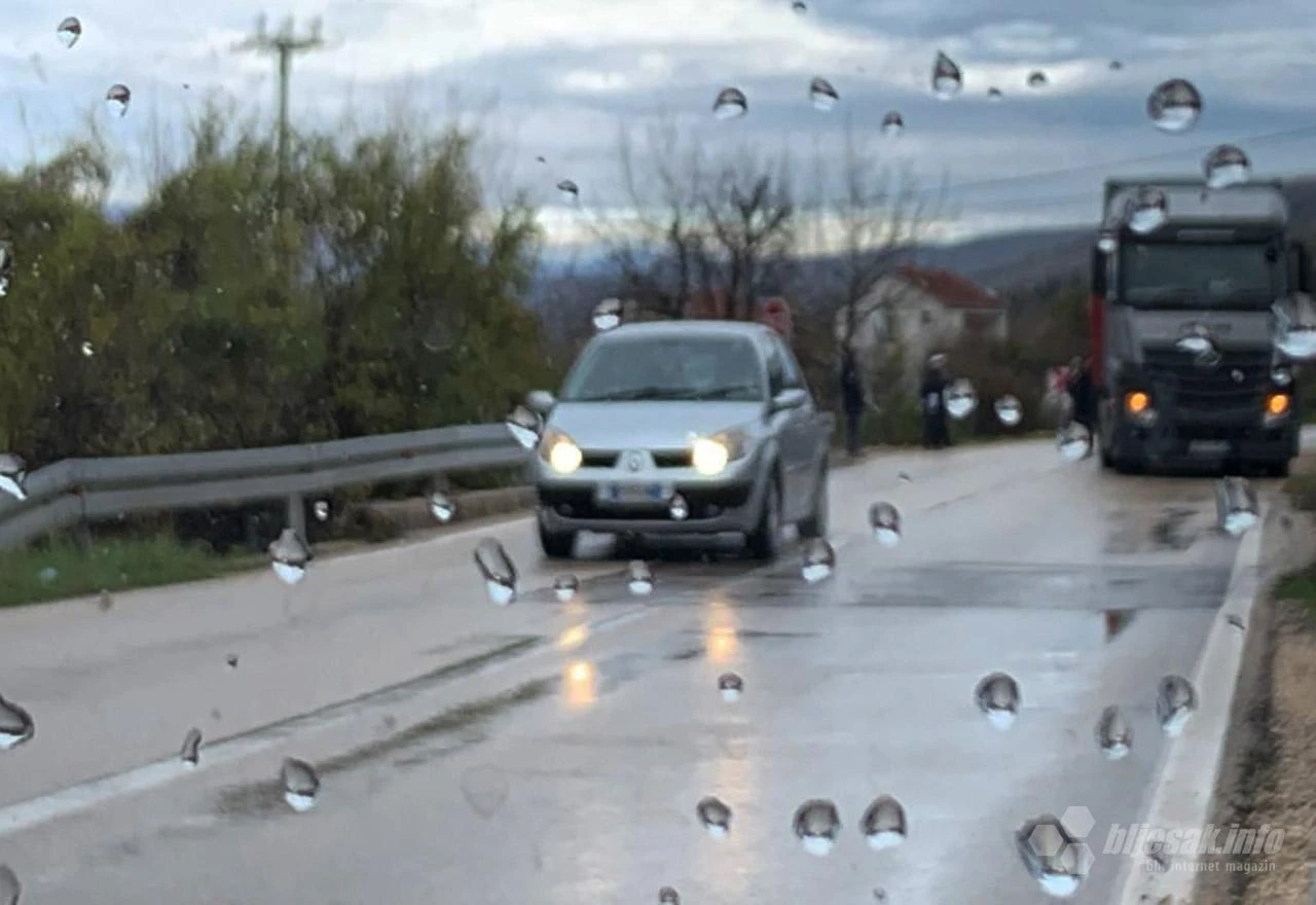 Ima leda na cestama, vozači oprez