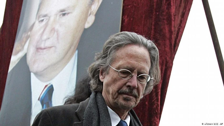 Handke u Die Zeitu: Morao sam biti na Miloševićevom sprovodu