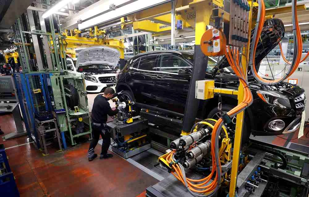 Daimler štedi otkazima