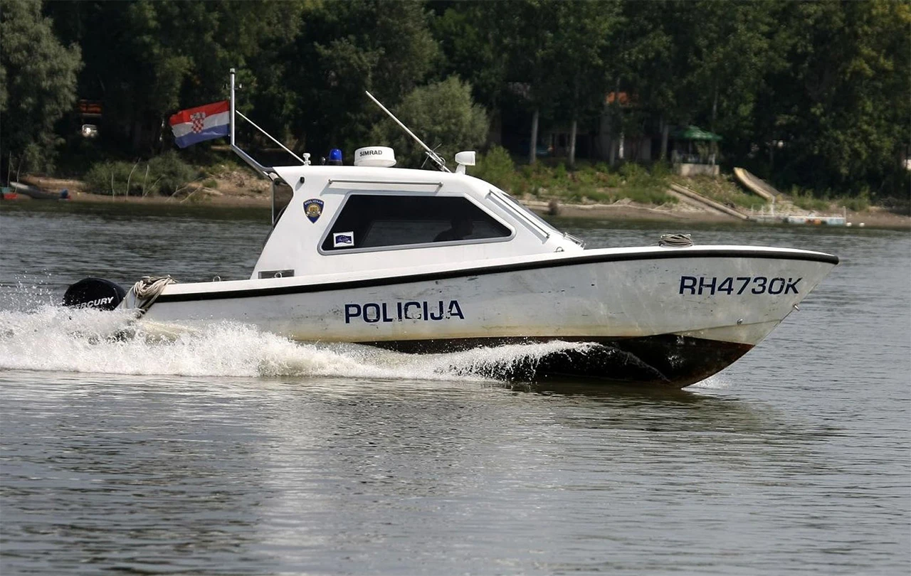 Prevrnuo se čamac s migrantima u Srbiji, traga se za nestalima