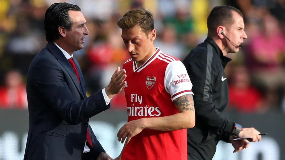 Mesut Ozil: Ostajem u Arsenalu do 2021. godine
