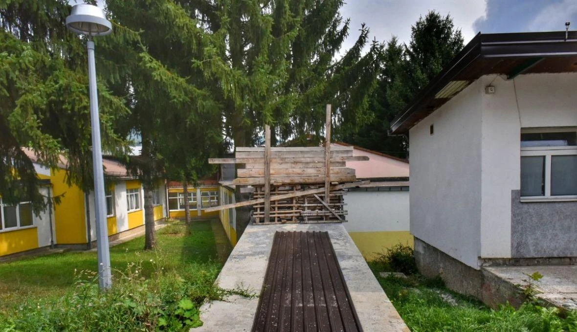 Priča iz Pazarića: Kako je direktorica namjestila posao mužu i uhljebila sina