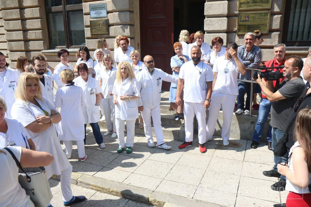 Vlada i liječnici: Čemu pregovarati?!