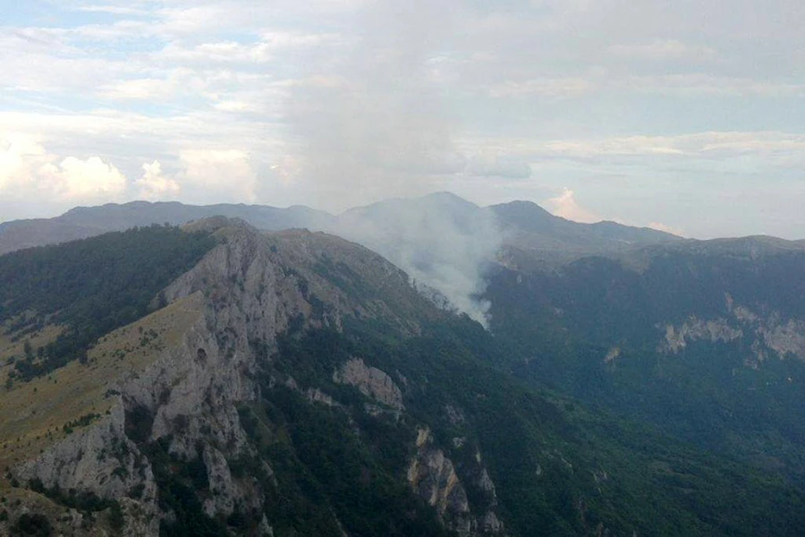 Konjic: I dalje gori na Visočici, vjetar otežava gašenje požara 