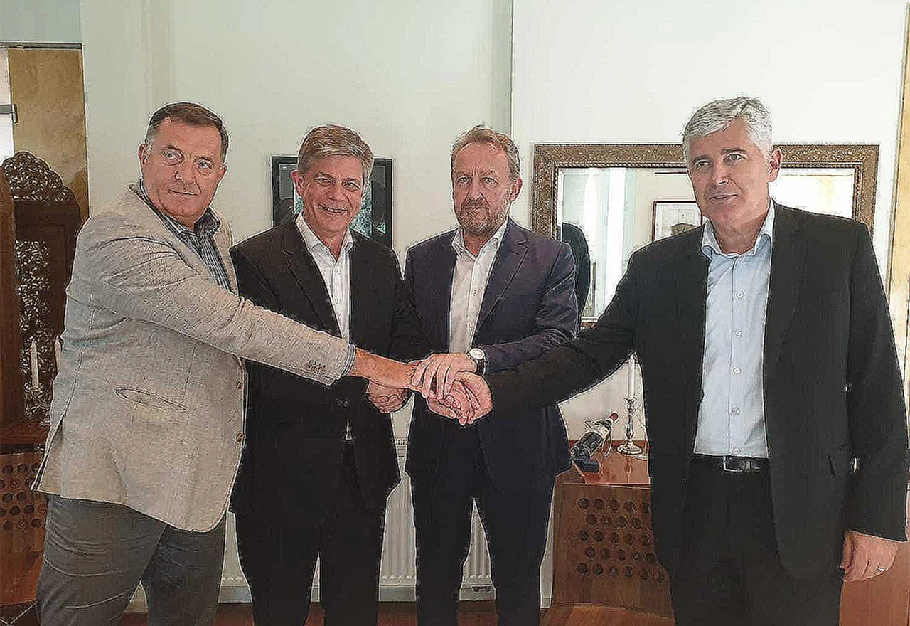 Pet veleposlanstava pisalo zbog vlasti