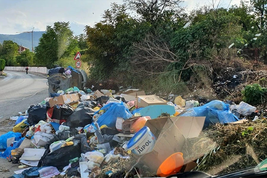 Smeće zatrpalo Orlac, stanovnici bijesni