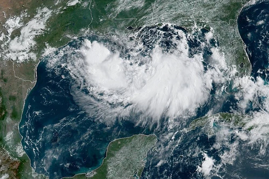 Trump predložio bombardiranje uragana