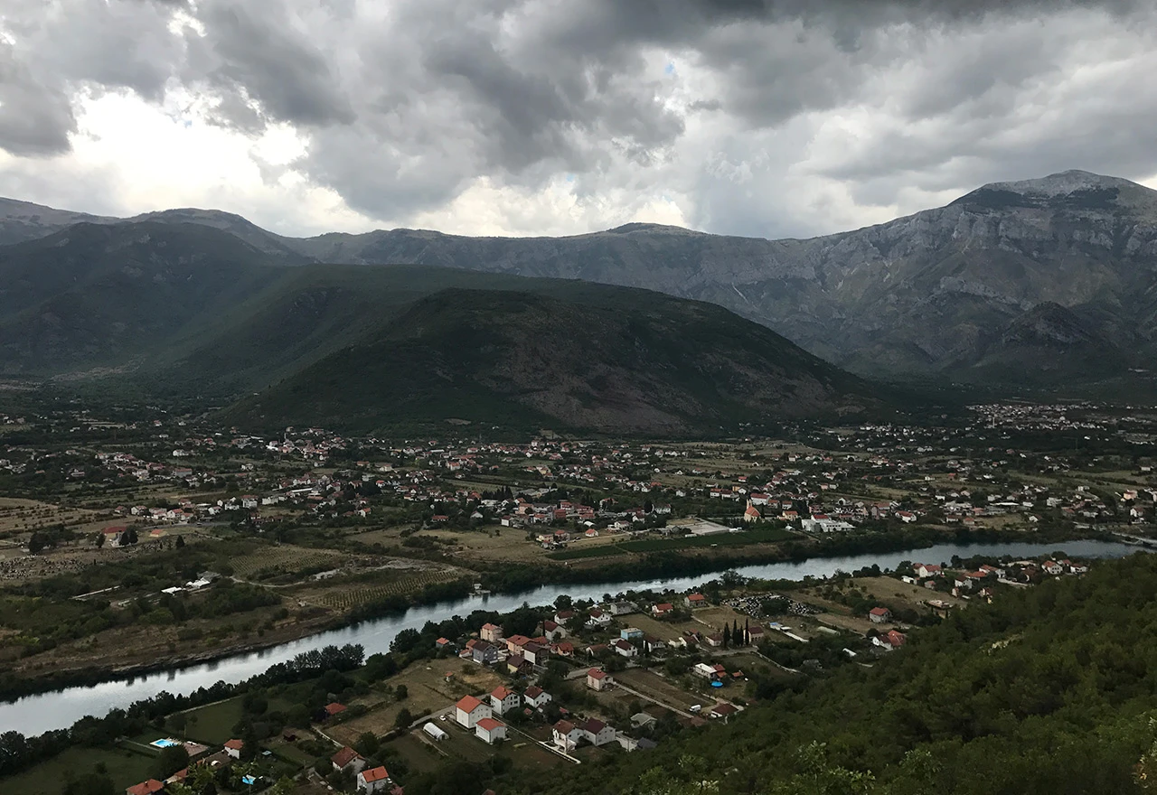 U BiH u petak umjereno oblačno, poslijepodne pljuskovi i grmljavina