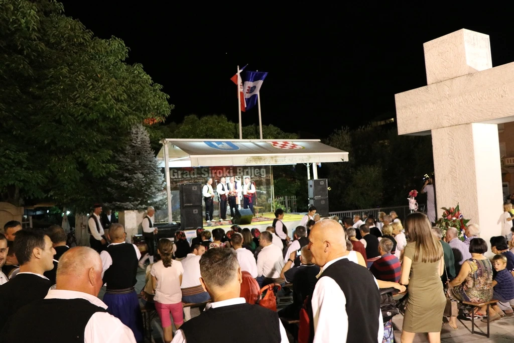 U petak večer folklora i kulturne baštine ''Brijeg Široki slavno ti je ime''