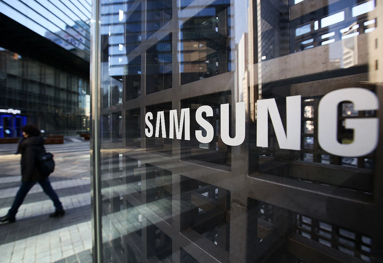 Dobit Samsunga pala više od 50 posto
