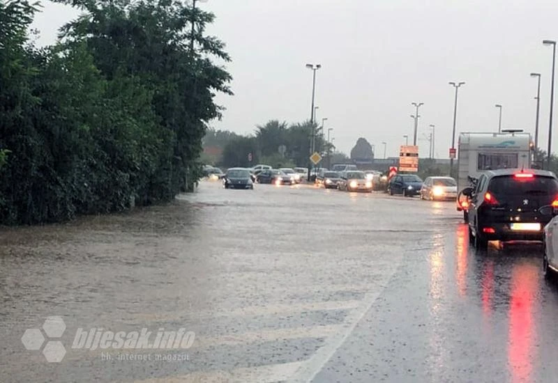 Hercegovina pod vodom: Kiša uzrokovala probleme u Mostaru i okolici