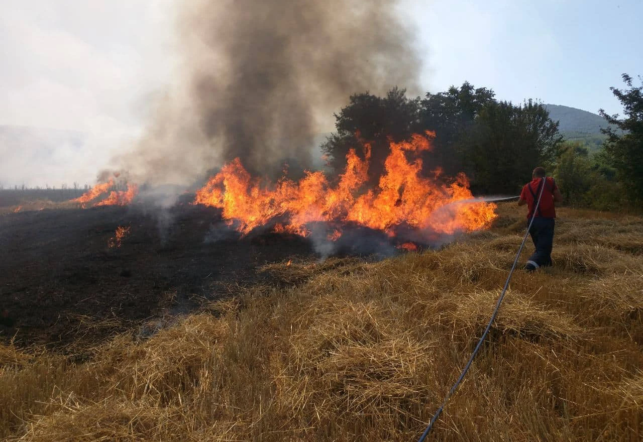 Mostarski vatrogasci u borbi s požarima u južnom dijelu grada