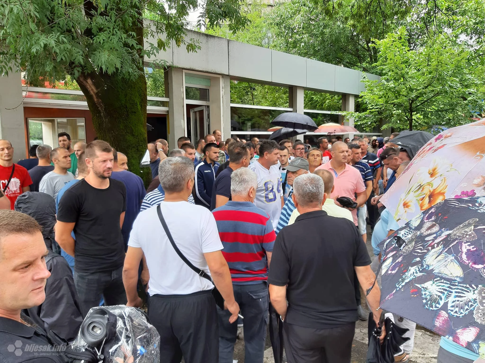 Radnici pred strankom: Pirotehnika i specijalci