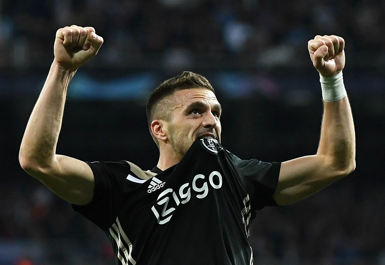Dušan Tadić ostaje u Ajaxu do kraja karijere
