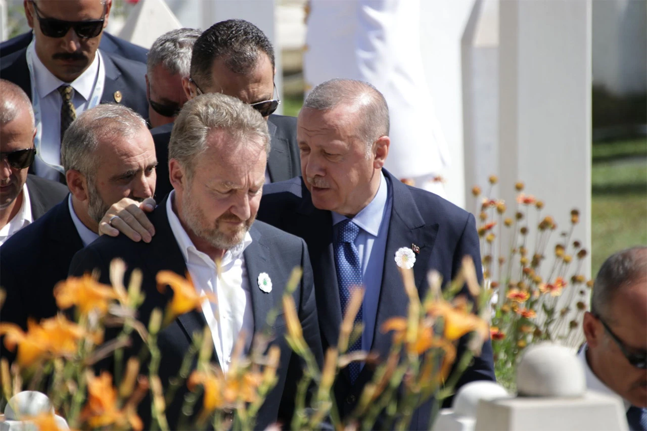 Erdogan s Bakirom na grobu Alije Izetbegovića