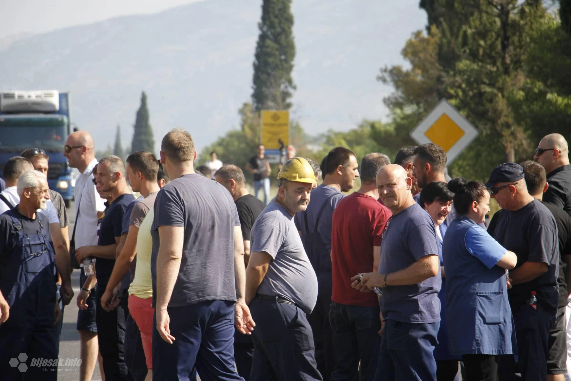 VIDEO | Radnici Aluminija blokirali M-17
