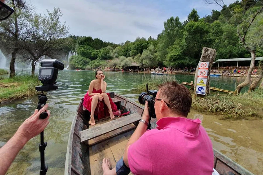 Poznata Mostarka kao fotomodel u fantastičnom hercegovačkom ambijentu
