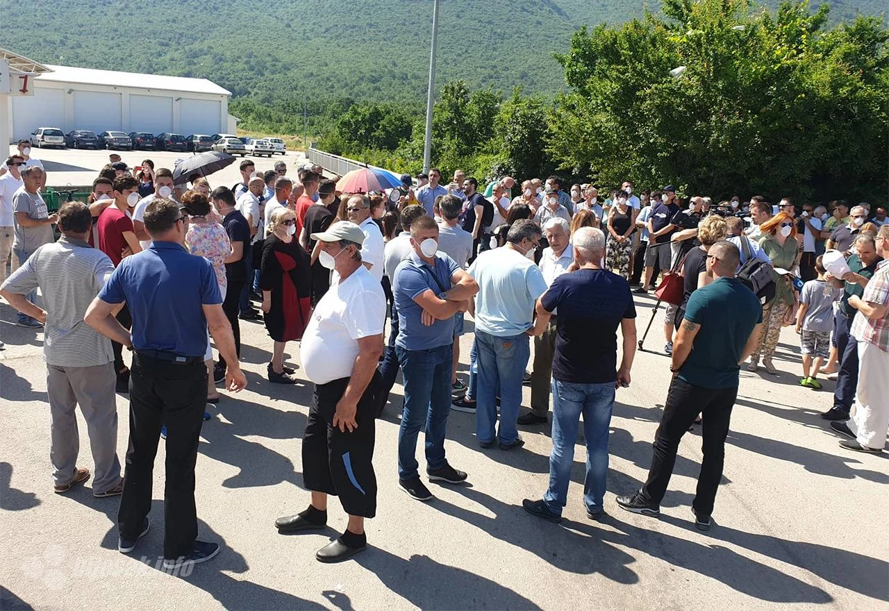 Policija izvršila legitimaciju prosvjednika ispred deponije Uborak