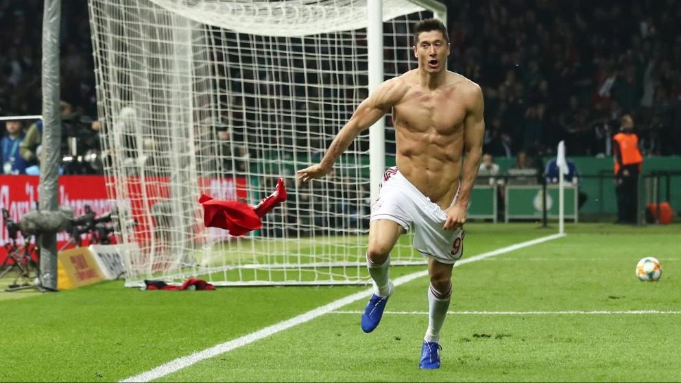 Rekorder Lewandowski se od sreće zamalo skroz skinuo!