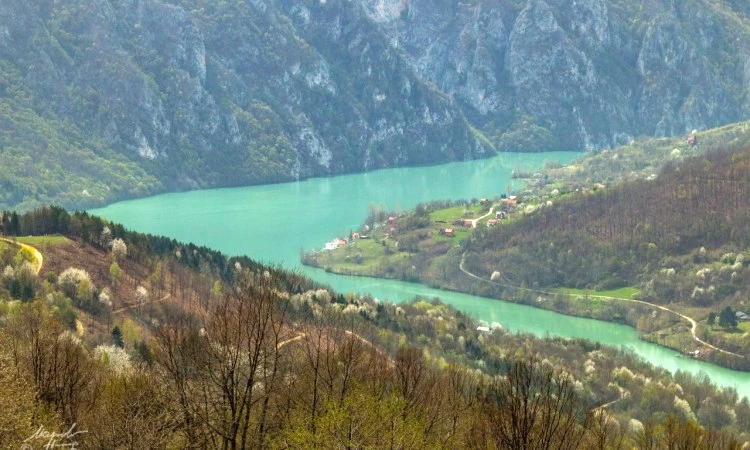 Državljani BiH lišeni slobode zbog krijumčarenja migranata preko rijeke Drine