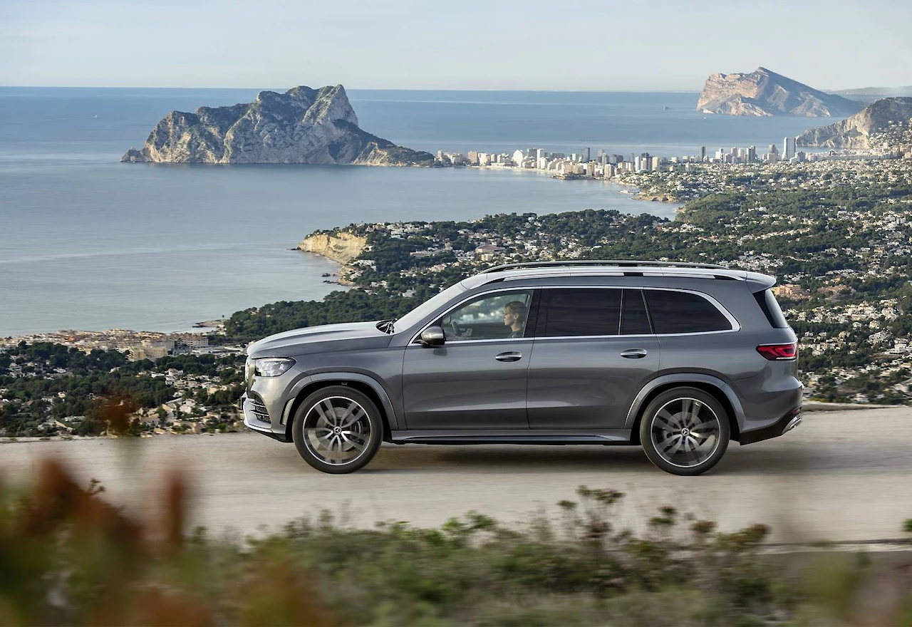 VIDEO | Mercedes-Benz GLS sprema se odmah napasti BMW X7