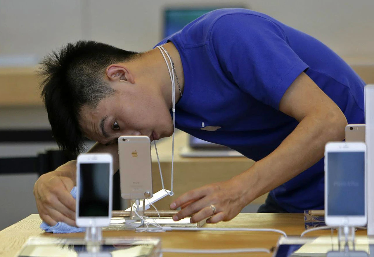 Dvojica Kineza prevarili Apple za skoro milijun dolara uvaljujući im lažne iPhone