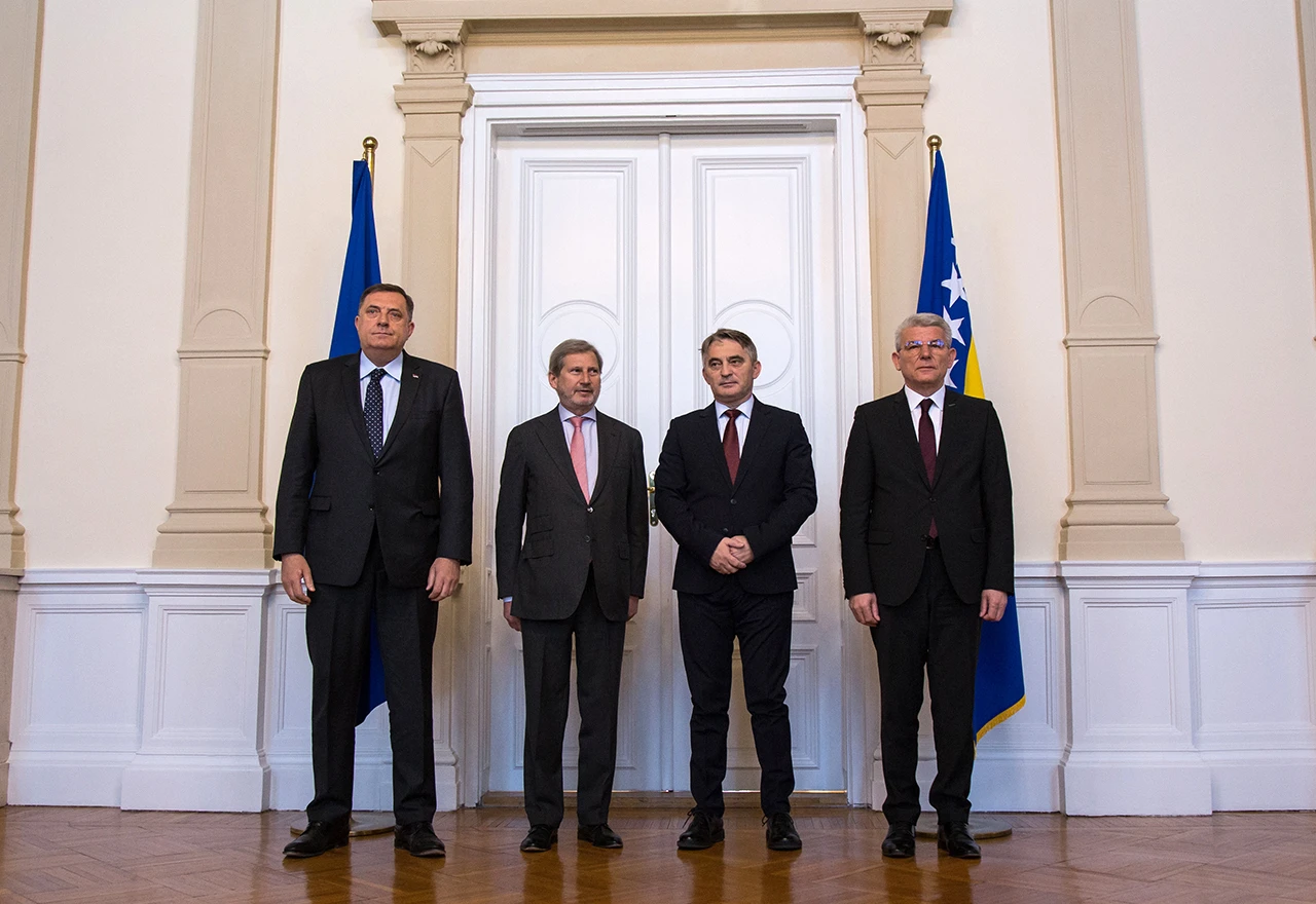 Hahn s Predsjedništvom o EU putu, formiranju vlasti, političkoj situaciji...