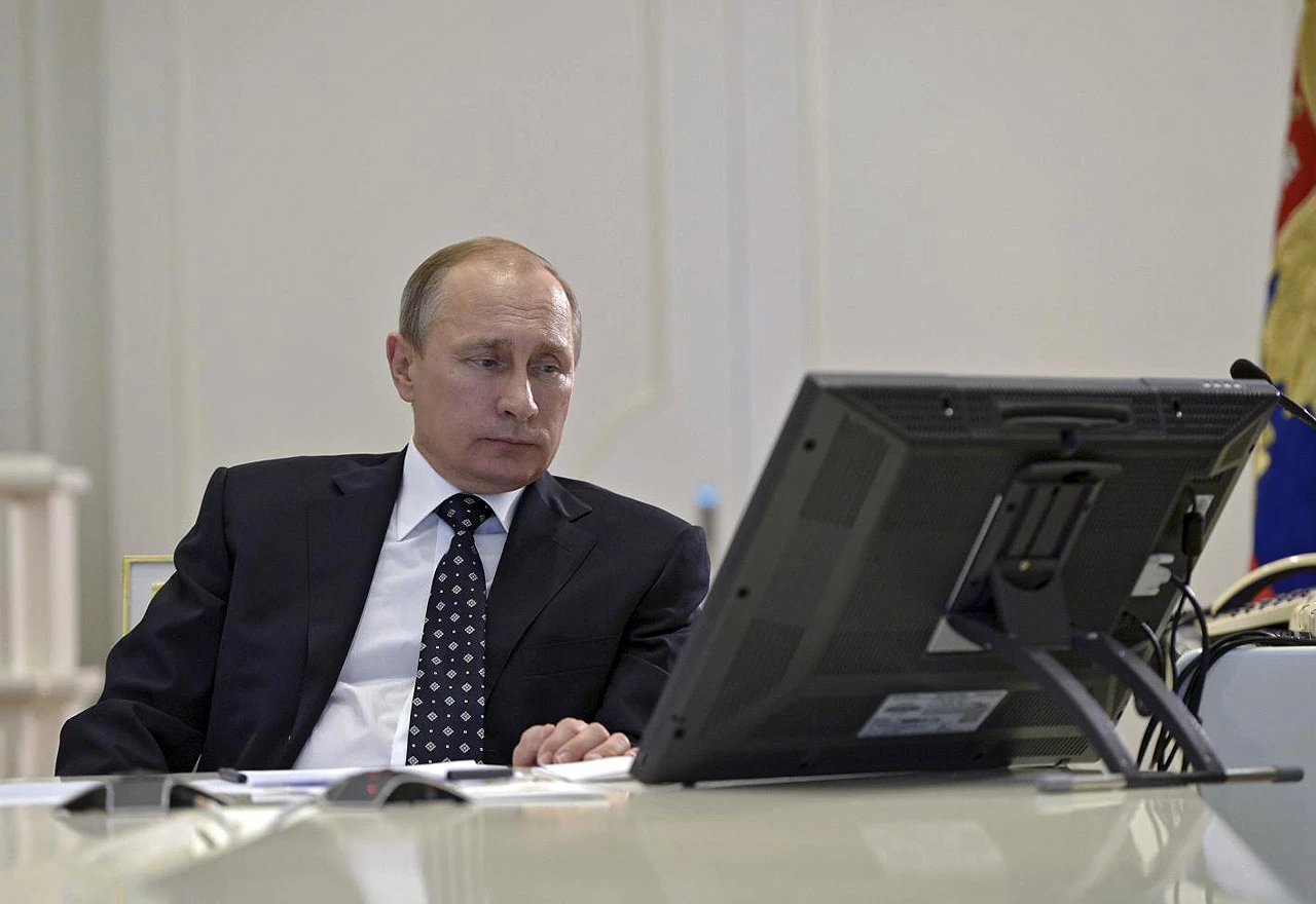 Putin traži snažniju zaštitu ruskih vojnih tajni