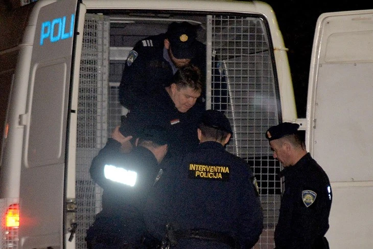 Muškarcu koji je bacio svoju djecu s balkona određen istražni zatvor