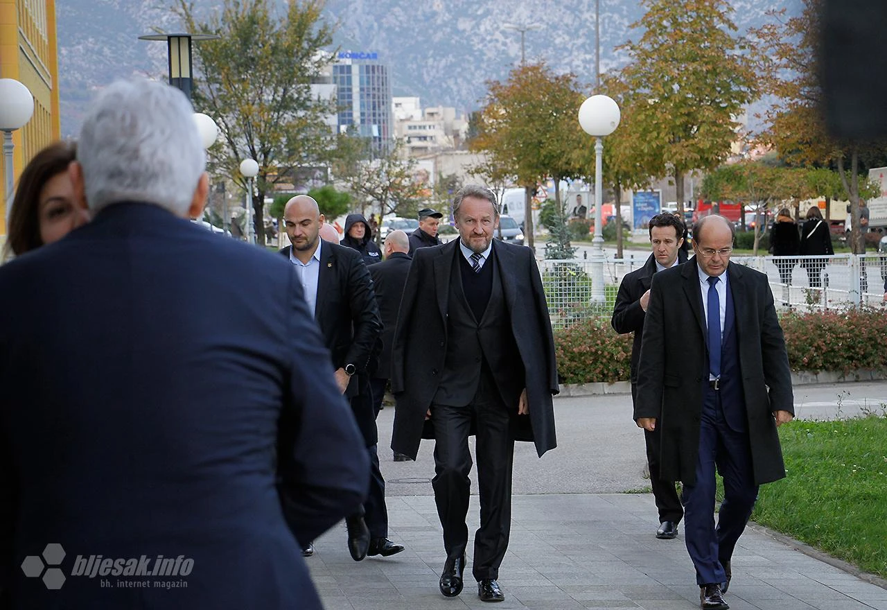 Izetbegović opet priziva Bh blok i hvali Hrvate