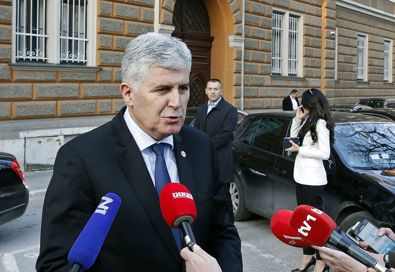 Trojac bez dogovora