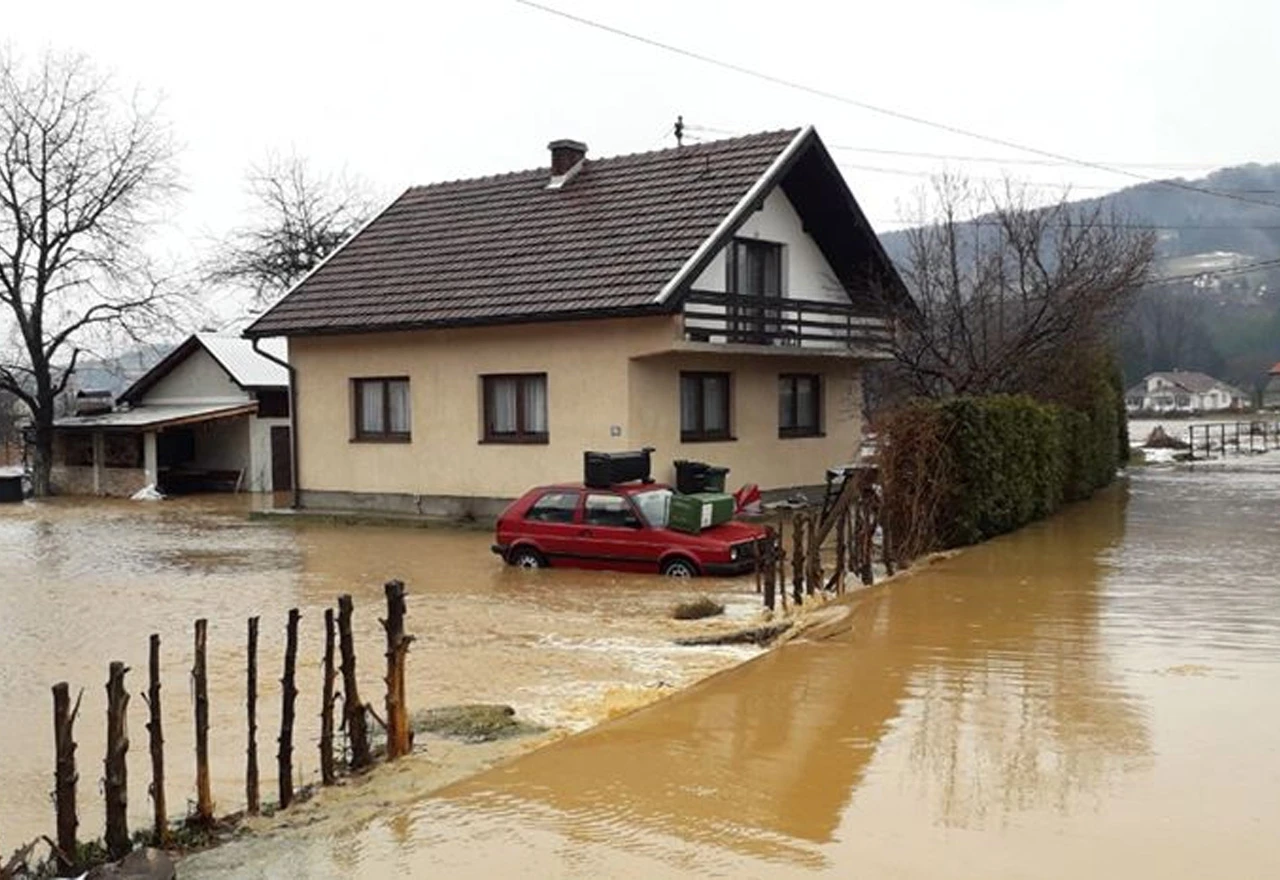 Voda u SBŽ-u se polako povlači, šteta će biti velika