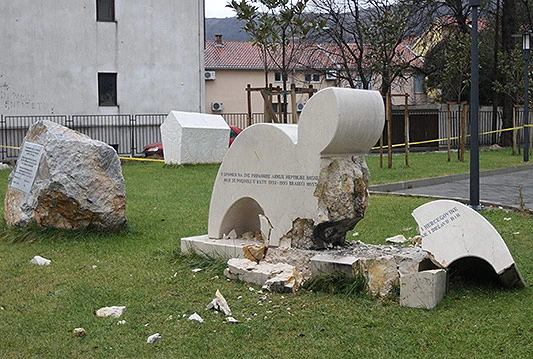 Šest godina od miniranja spomenika kod mostarske Vijećnice: Slučaj do danas nije rasvijetljen