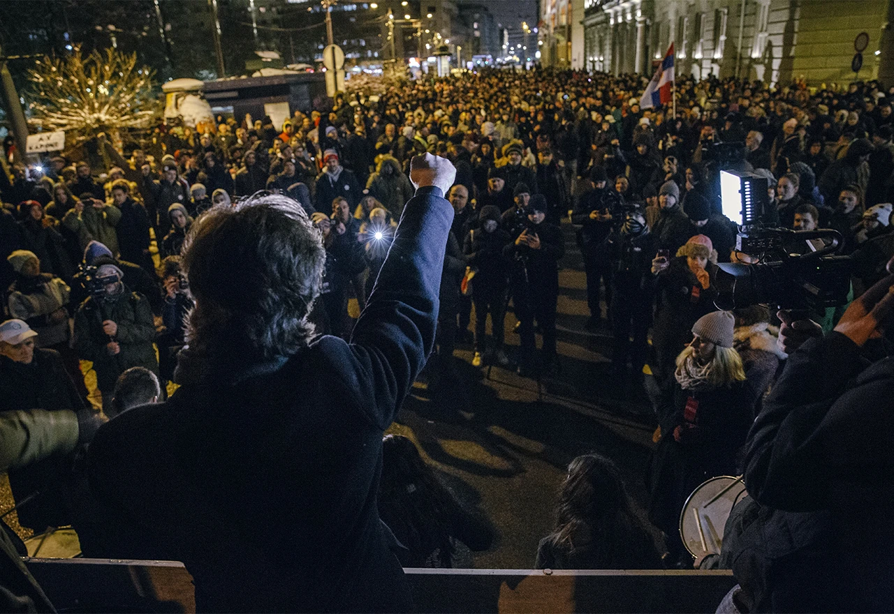 U Beogradu održan šesti prosvjedni mimohod, prosvjedi se šire i na druge srbijanske gradove