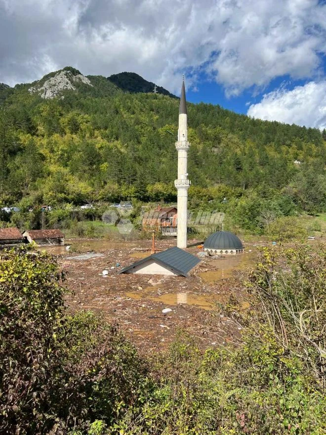 FOTO / VIDEO Potpuno potopljena džamija u Donjoj Jablanici